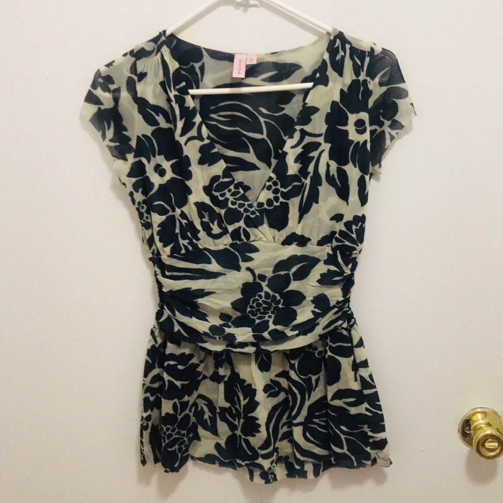 Sweet Pea cap sleeve v-neck floral top